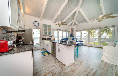 North Side Cottage | Cozy Cayman Beach Front Cottage - Emerald Sea House , 2 Bdrm 2 bath