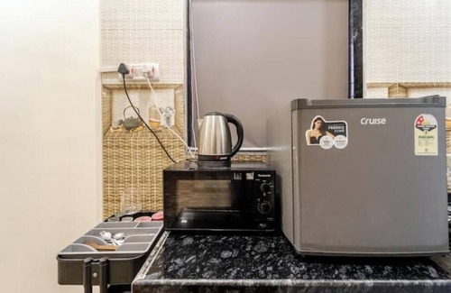 Khar Apartment | Cozy Central 1BHK in Bandra W