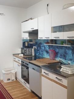 Milbertshofen Apartment | Cozy central APARTMENT Leopoldstrasse -3,5 rooms with sauna and garden