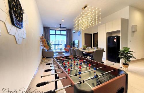Central District Apartment | Cozy Central City 4BR Suite near JB CIQ 12Pax