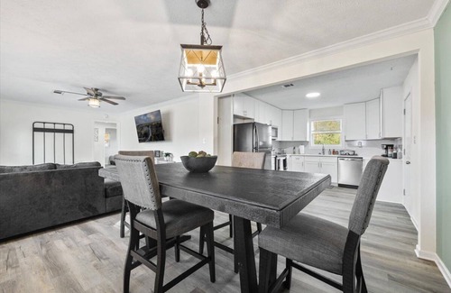 Powder Springs House | Cozy & Central Family Friendly 3BR Near Six Flags!