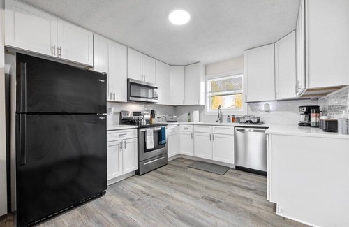 Powder Springs House | Cozy & Central Family Friendly 3BR Near Six Flags!