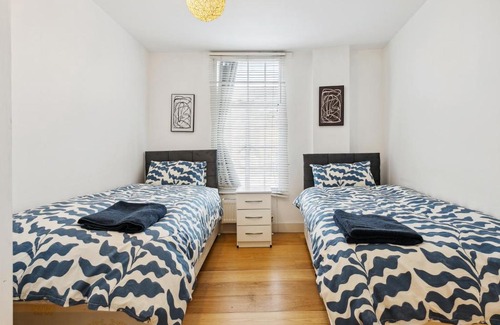 Stockwell Apartment | Cozy Central London Residence Stockwell