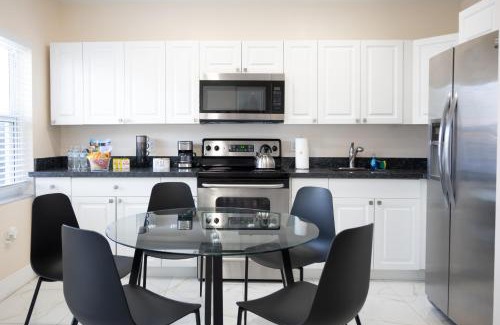 Little Havana Apartment | Cozy Central Stay Airport, KingBed, Fenced Parking - Little Havana Near Airport, Wynwood, Calle 8 Brickell, Coral Gables and more