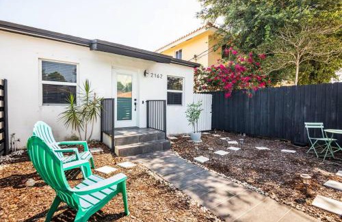 Little Havana Apartment | Cozy Central Stay Airport, KingBed, Fenced Parking - Little Havana Near Airport, Wynwood, Calle 8 Brickell, Coral Gables and more