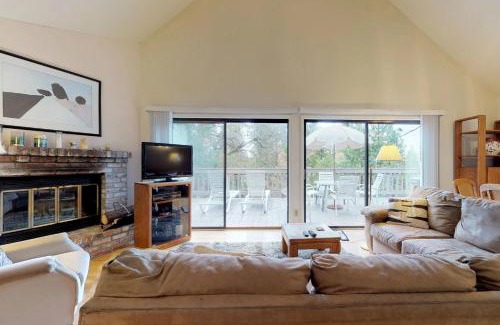 Groveland House | Cozy Chalet (15-013)