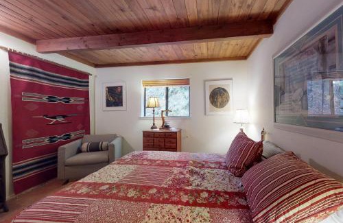 Groveland House | Cozy Chalet (15-013)