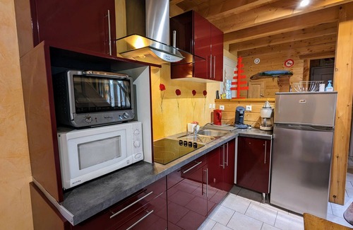 Vagney Cottage | Cozy Chalet by the Stream: Terrace, BBQ, Near Skiing & Cycling Paths, Pet Friendly