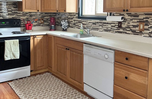 Thornhurst Ski Chalet | Cozy Chalet in Lake Community, Pocono Mountains, w/Hot Tub