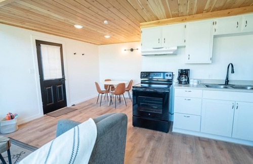 Ocean Shores Ski Chalet | Cozy Chalet in Ocean Shores located within steps from the beach