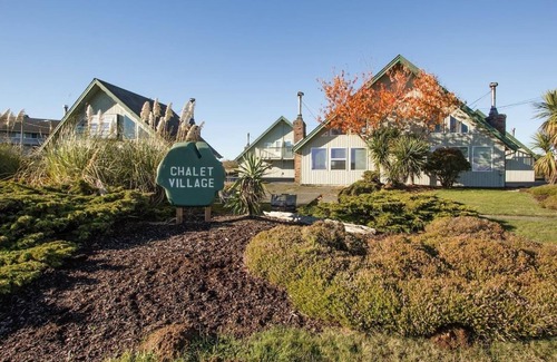 Ocean Shores Ski Chalet | Cozy Chalet in Ocean Shores located within steps from the beach