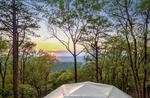 Capon Bridge House | Cozy Chalet & Luxe Domes Retreat w Stunning Views