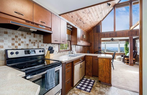 Capon Bridge House | Cozy Chalet & Luxe Domes Retreat w/Stunning Views