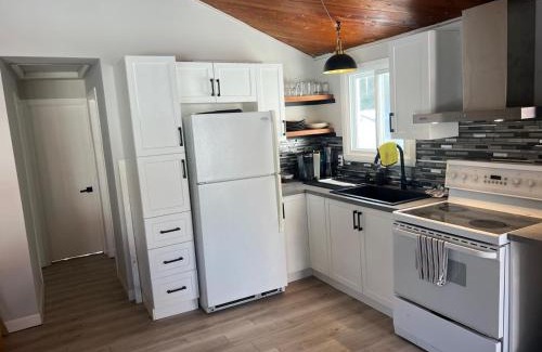 The Bluff House | Cozy chalet near the beach