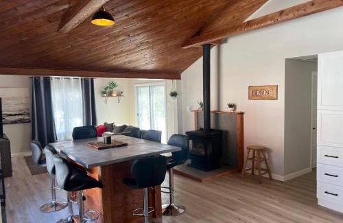 The Bluff House | Cozy chalet near the beach
