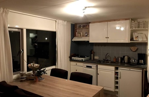 IJhorst Apartment | Cozy chalet on family campsite De Vossenburcht with swimming pool and forest at 100m