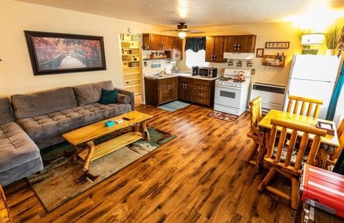 Sugarloaf Cabin | Cozy chalet perfect for a relaxing getaway!