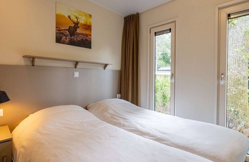 Bosgebied Hoenderloo House | Cozy chalet with a jetty nearby De Veluwe