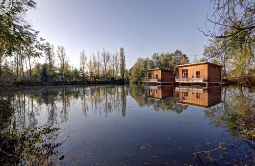 Veauchette Cottage | Cozy Chalets with Private Terrace by Lake, Near Saint-Étienne – Pet-Friendly, WiFi, Outdoor Activities