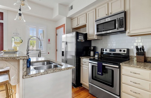 Cannonborough Elliotborough Cottage | Cozy Charleston Cottage | Brandy Crusta