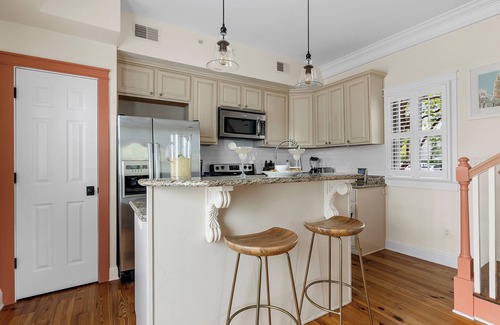 Cannonborough Elliotborough Cottage | Cozy Charleston Cottage | Brandy Crusta