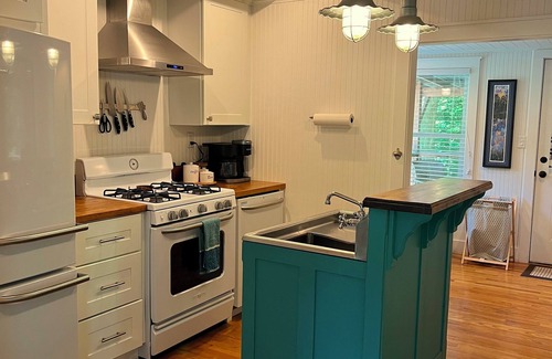 Lake Michigan Beach Cottage | Cozy & charming cottage in the woods on a quiet road & close walk to the beach