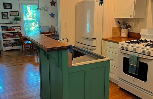 Lake Michigan Beach Cottage | Cozy & charming cottage in the woods on a quiet road & close walk to the beach