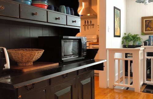 Lake Michigan Beach Cottage | Cozy & charming cottage in the woods on a quiet road & close walk to the beach
