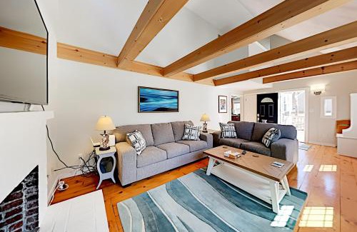 Brewster House | Cozy Charming Cottage