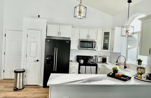 Herriman House | Cozy & Charming entire house, Fenced Yard, Pet friendly.