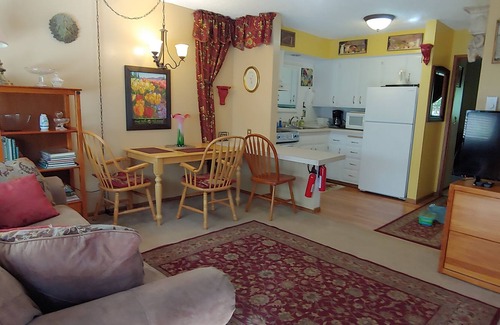 Happy Valley Apartment | Cozy, charming retreat close to WWU and Fairhaven