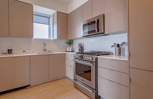 West Los Angeles Apartment | Cozy & Charming Studio w Full Bed & Kitchen UCLA