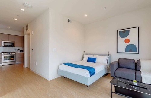 West Los Angeles Apartment | Cozy & Charming Studio w Full Bed & Kitchen UCLA
