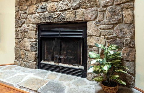 Cheat Lake House | Cozy Cheat Lake Townhome 10 min from Morgantown