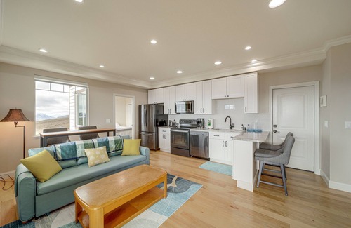 Chelan Apartment | Cozy Chelan Apartment w/Epic Mountain Views!