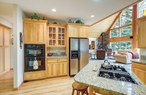 Lake Almanor West House | Cozy Chester Home w/Patio & Lake Access!