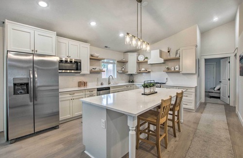 Bloomington House | Cozy + Chic Abode ~ 11 Mi to Bloomington Lake