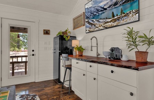 Stonewall Cabin | Cozy Chic Cabin with Cowboy Pool on Texas Wine Trail