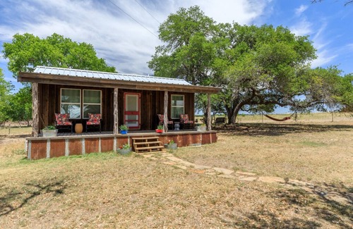 Stonewall Cabin | Cozy Chic Cabin with Cowboy Pool on Texas Wine Trail