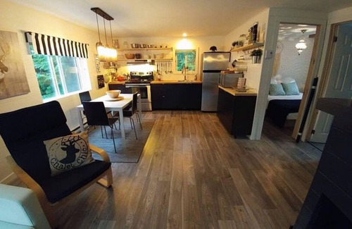 Mont-Tremblant Ski Chalet | Cozy Chic/Chalet/Waterfront 🐾Pet Friendly🐾Mont-Tremblant