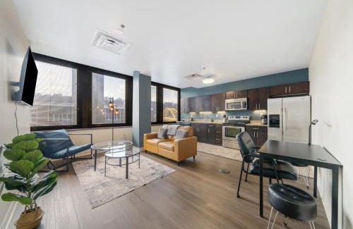 Downtown Pittsburgh Apartment | Cozy Chic DOWNTOWN PITTSBURGH 7TH FLOOR VIEWS FAST WIFI 24-7 Gym Lounge Roku