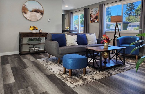 Federal Way Apartment | Cozy Chic Two Bedrooms In Federal Way with EV Charger.