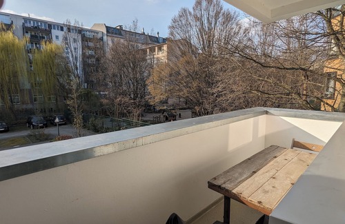 Wilmersdorf Apartment | Cozy city apartment in Charlottenburg - balcony and green view