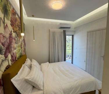 Rhodes Apartment | Cozy City Center Apartment B