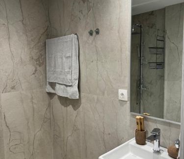 Rhodes Apartment | Cozy City Center Apartment B