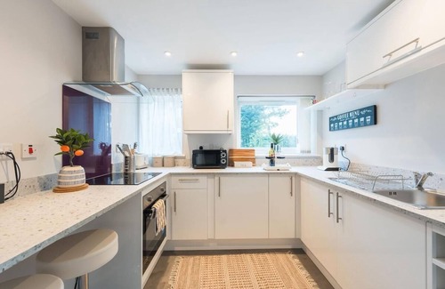 Failand Apartment | Cozy City Retreat in Bristol with parking & patio