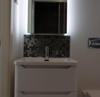 Exmouth Apartment | Cozy City Stay 2BR with Sofa Bed