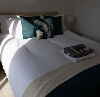 Exmouth Apartment | Cozy City Stay 2BR with Sofa Bed