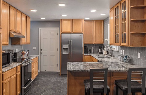 Sand Lake House | Cozy City Stay - 3bdrm near Airport