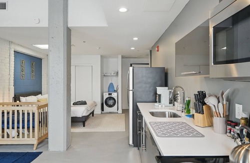 Bluff Apartment | Cozy City Views Apartment downtown perfect location with rooftop and gym